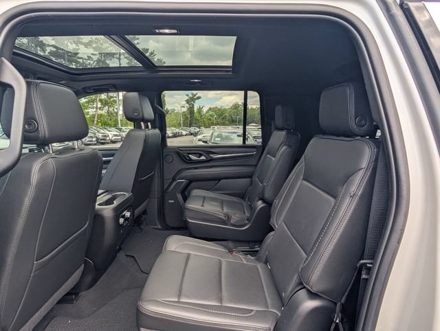 Used 2022 GMC Yukon XL Denali w/ Denali Premium Package AWD/4WD image 15