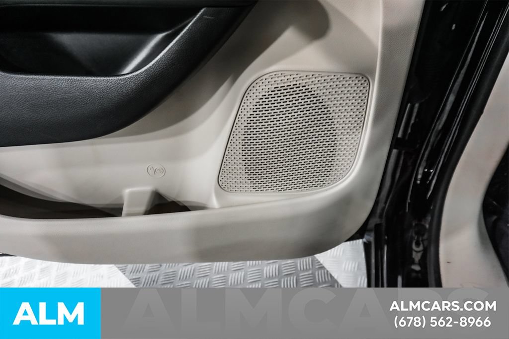 Used 2023 Chrysler Pacifica Touring-L FWD image 50
