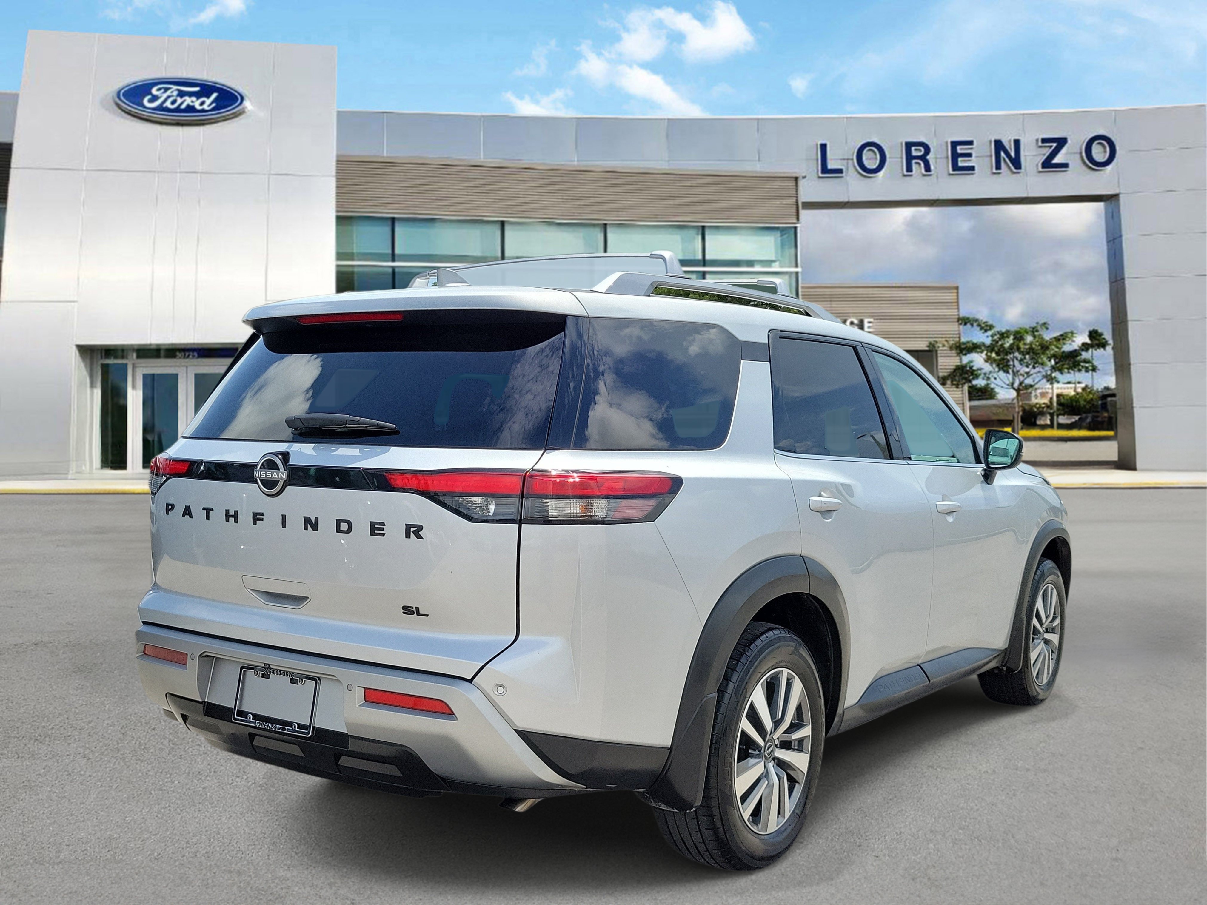 Used 2024 Nissan Pathfinder SL w/ Black Appearance Package FWD image 5