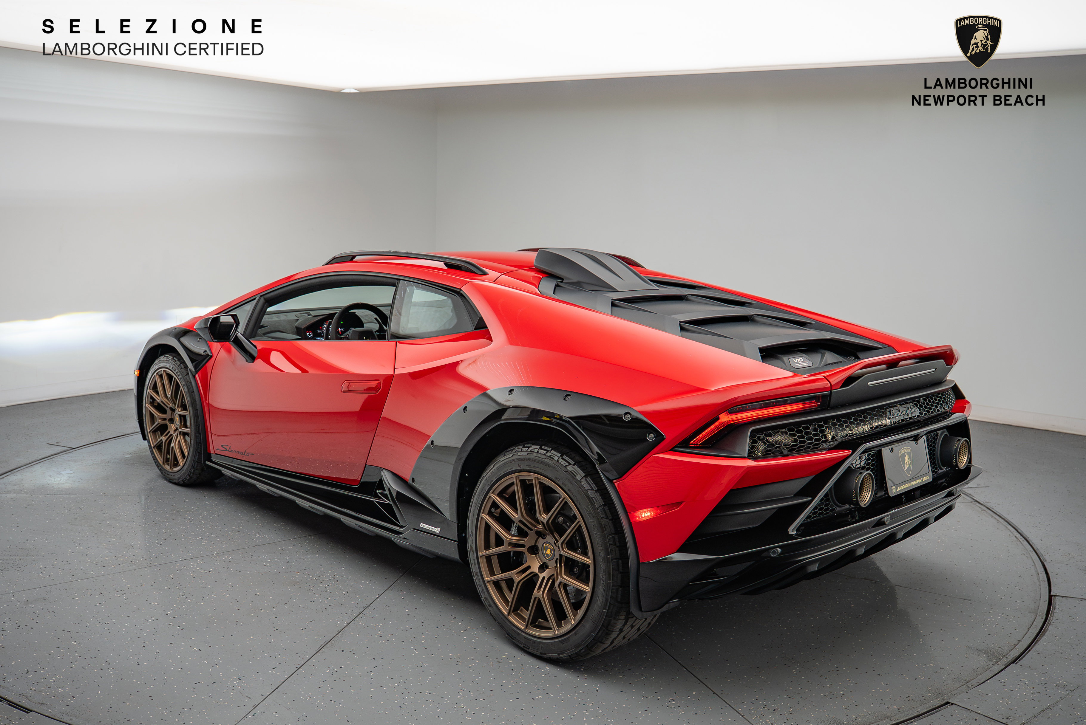 Used 2024 Lamborghini Huracan Sterrato image 16