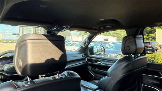 Used 2024 Jeep Wagoneer Series III w/ Flexible Seating Group image 29