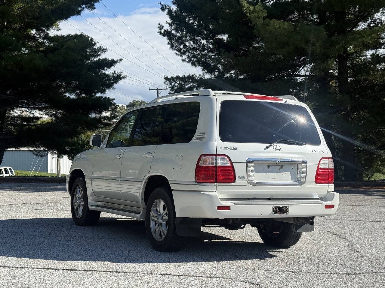 Used 2005 Lexus LX 470 4WD w/ Preferred Accessory Pkg image 7