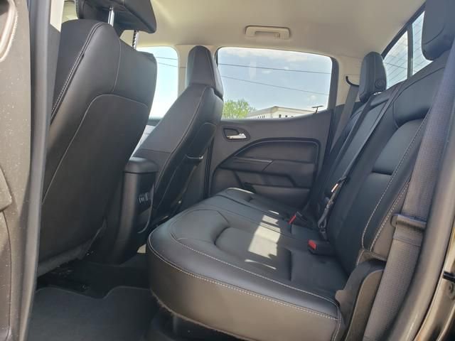 Used 2016 Chevrolet Colorado LT w/ Midnight Edition AWD/4WD image 13