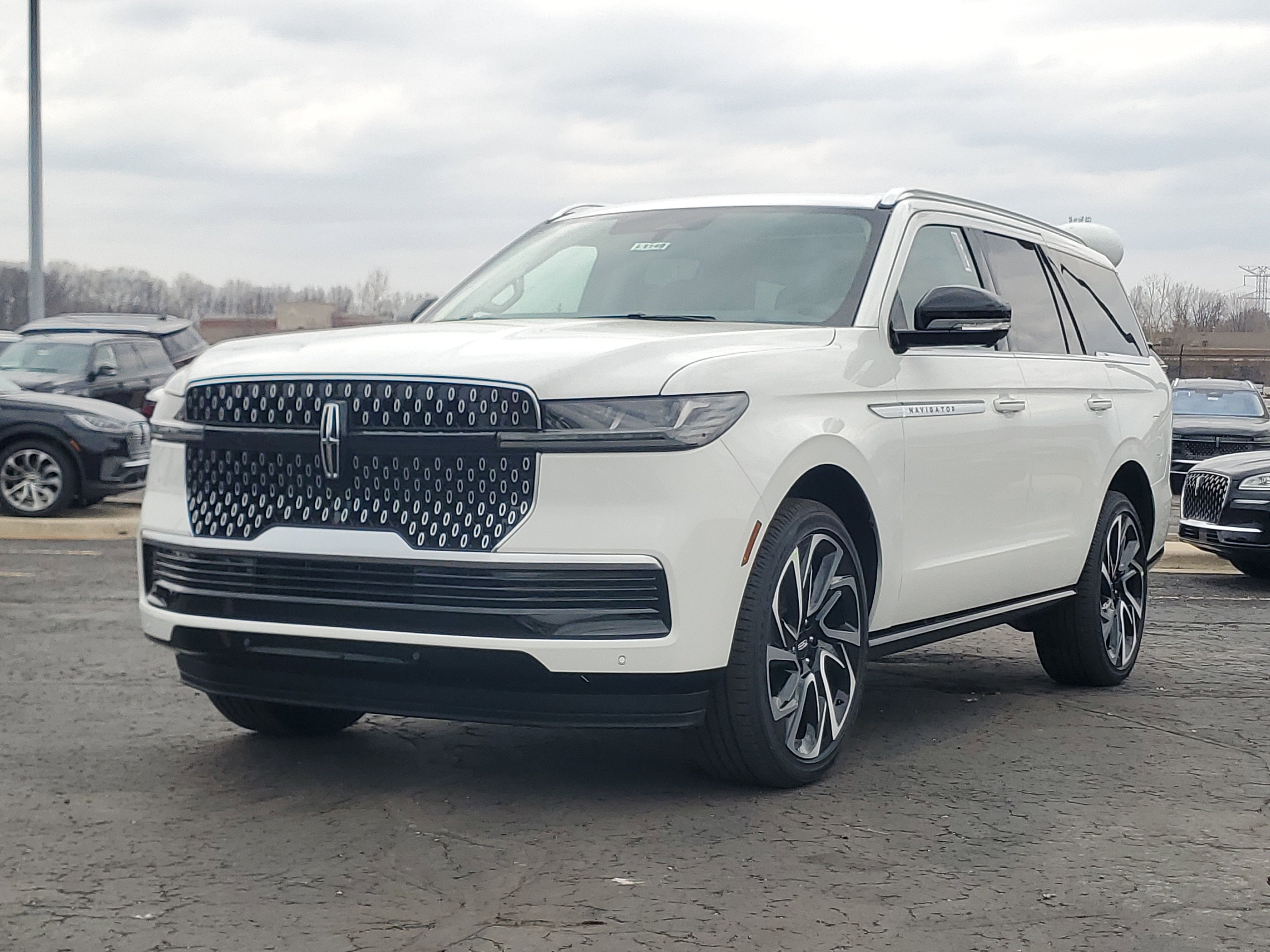 New 2026 Lincoln Navigator Reserve image 2