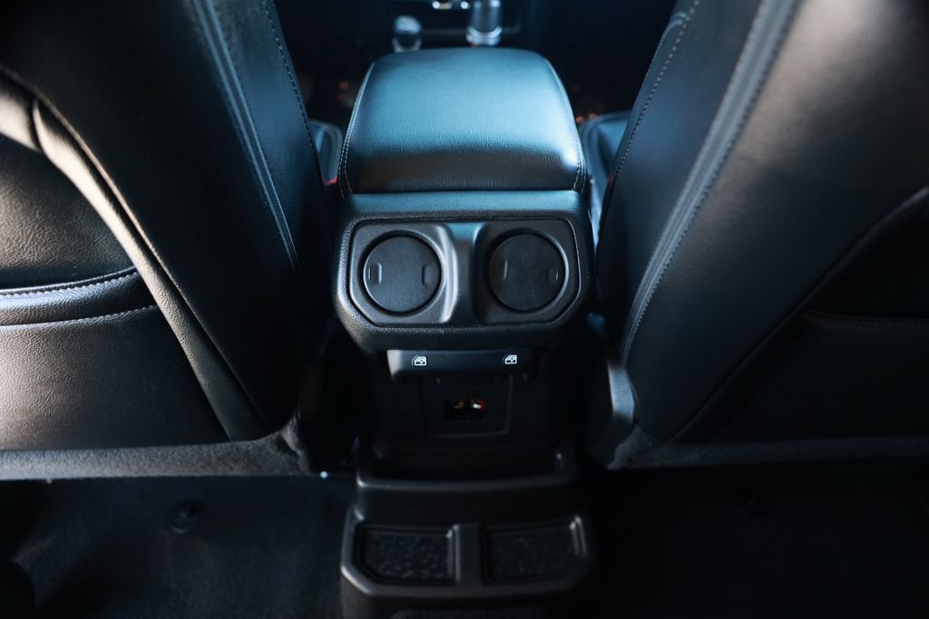 Used 2022 Jeep Wrangler Unlimited Sahara AWD/4WD image 35