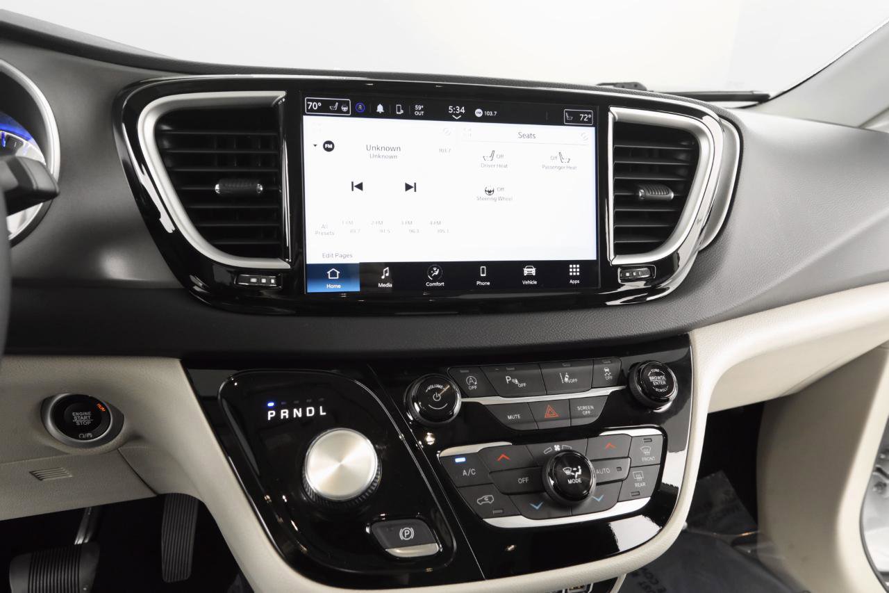 Used 2023 Chrysler Pacifica Touring-L image 21