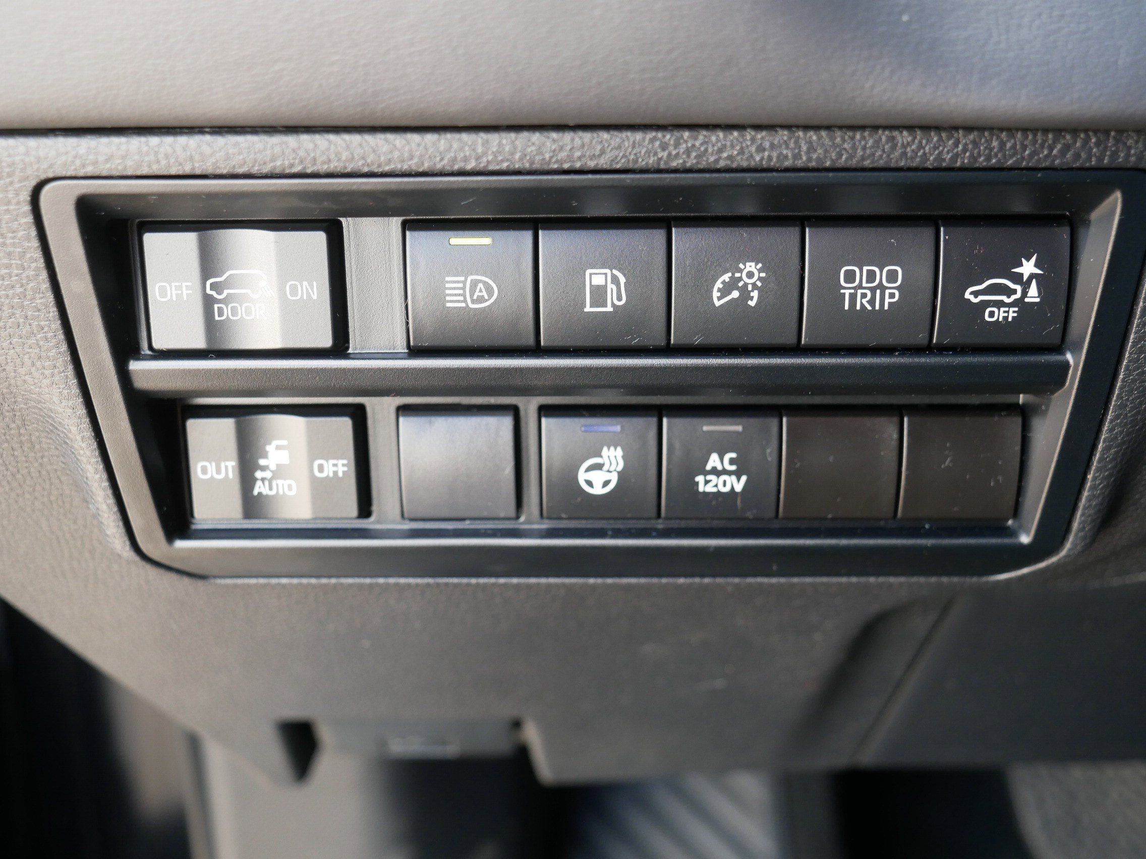 Used 2024 Toyota Sequoia Platinum AWD/4WD image 26