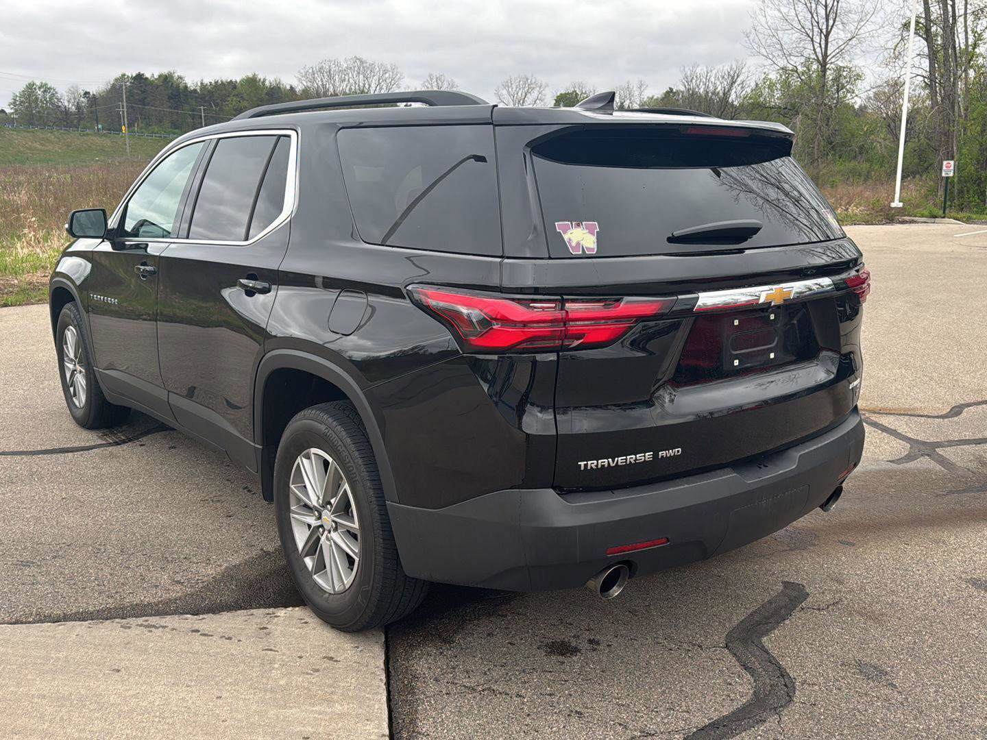 Used 2023 Chevrolet Traverse LT AWD/4WD image 3