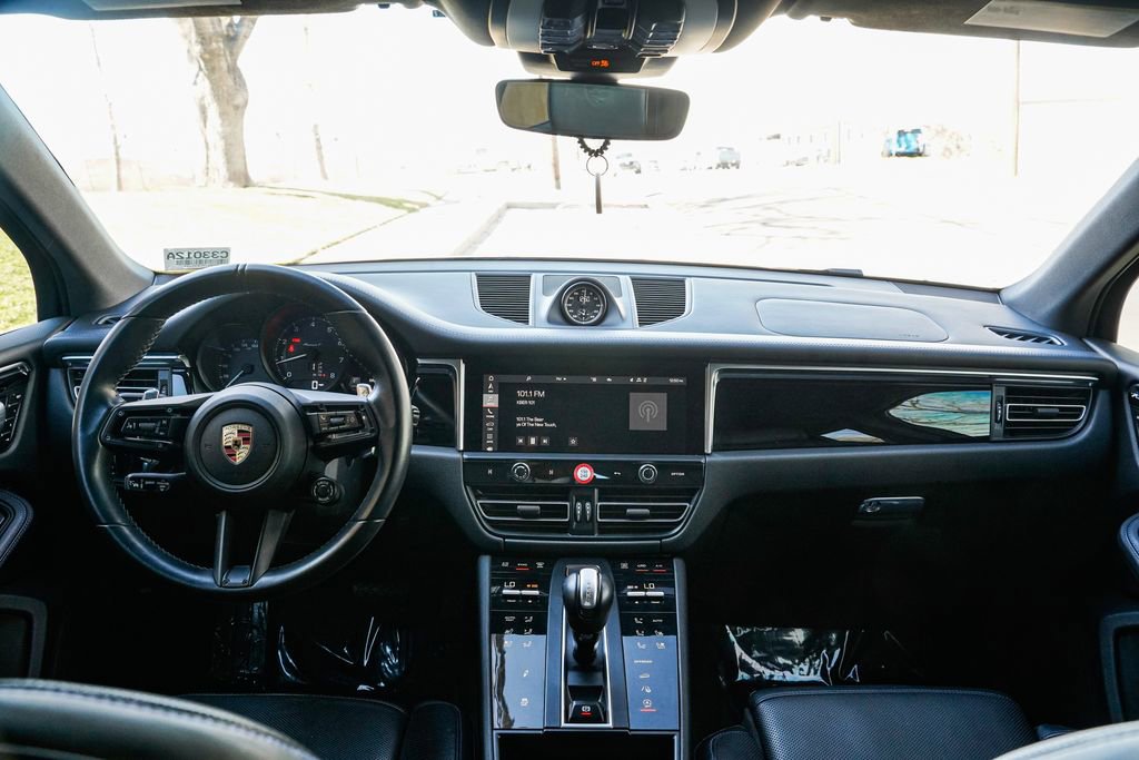 Used 2023 Porsche Macan Turbo image 11