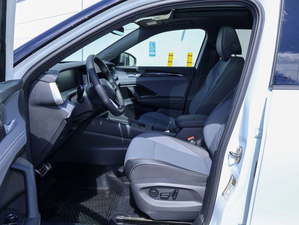 New 2026 Volkswagen Tiguan SE R-Line FWD image 12