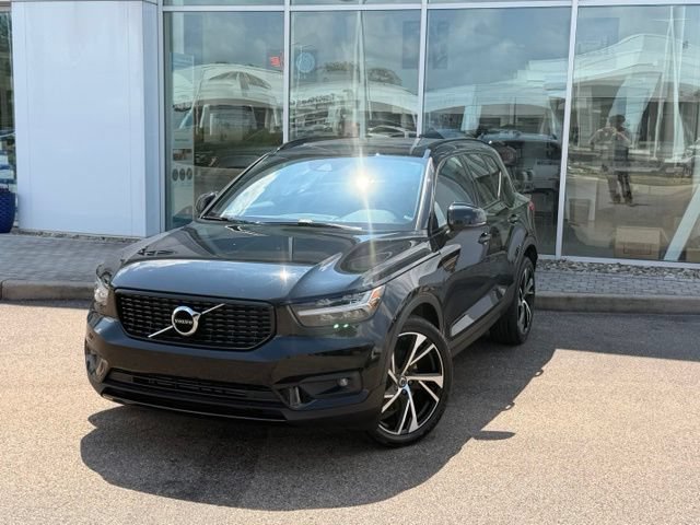 Used 2022 Volvo XC40 T5 R-Design w/ Climate Package