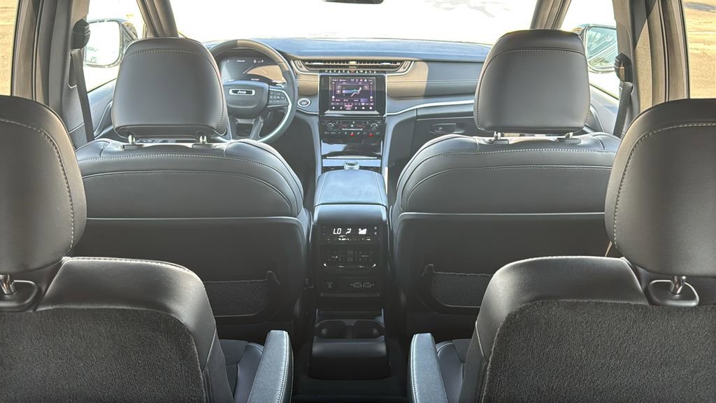 Used 2025 Jeep Grand Cherokee L Altitude AWD/4WD image 22