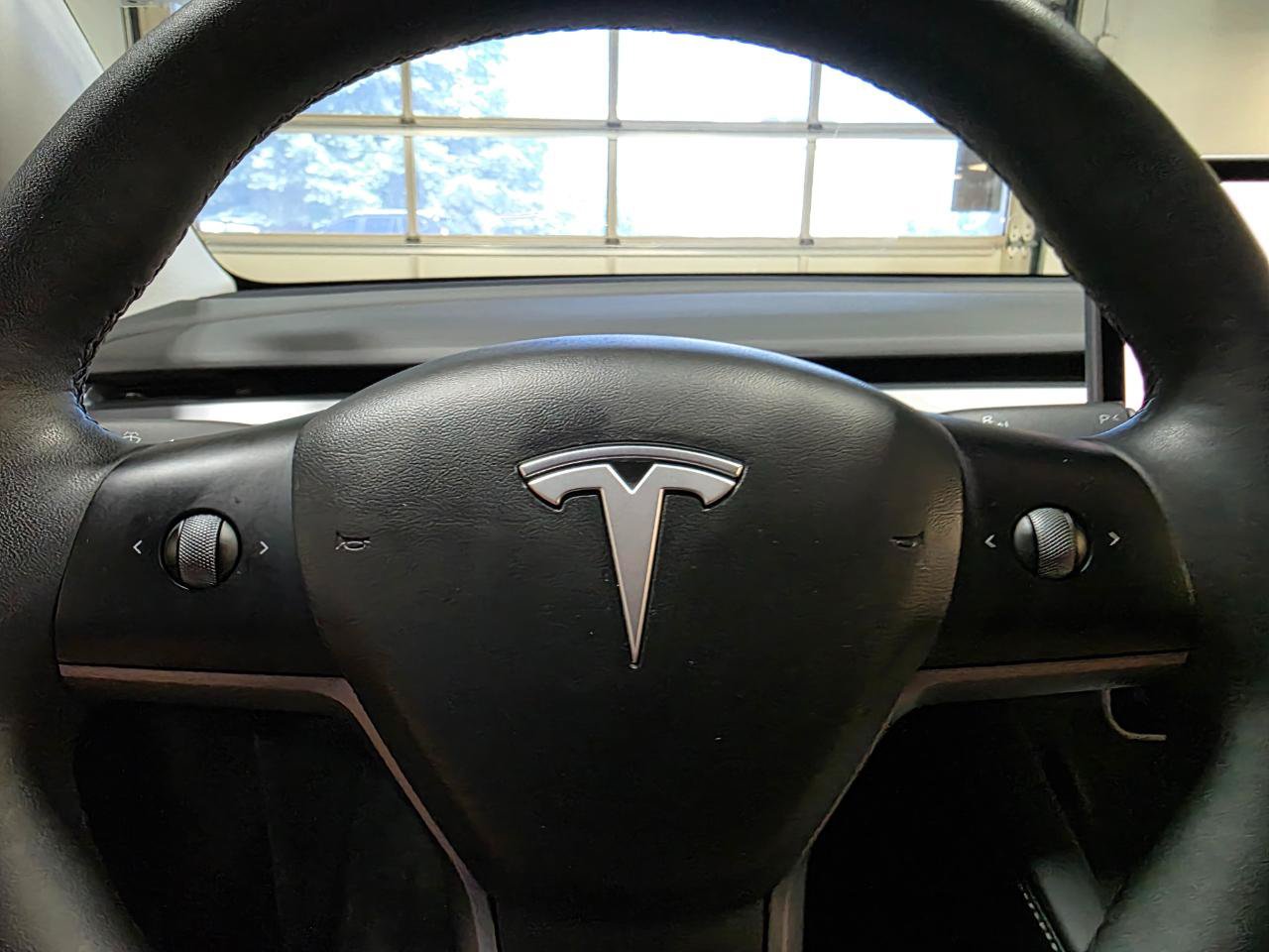 Used 2021 Tesla Model Y Long Range AWD/4WD image 28