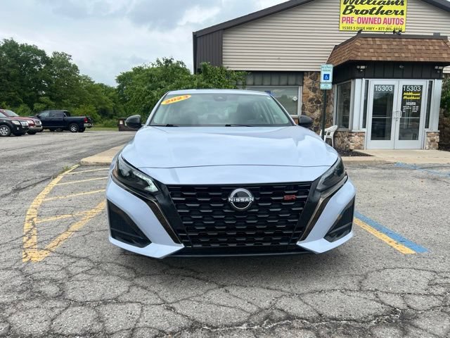 Used 2023 Nissan Altima 2.5 SR FWD image 2
