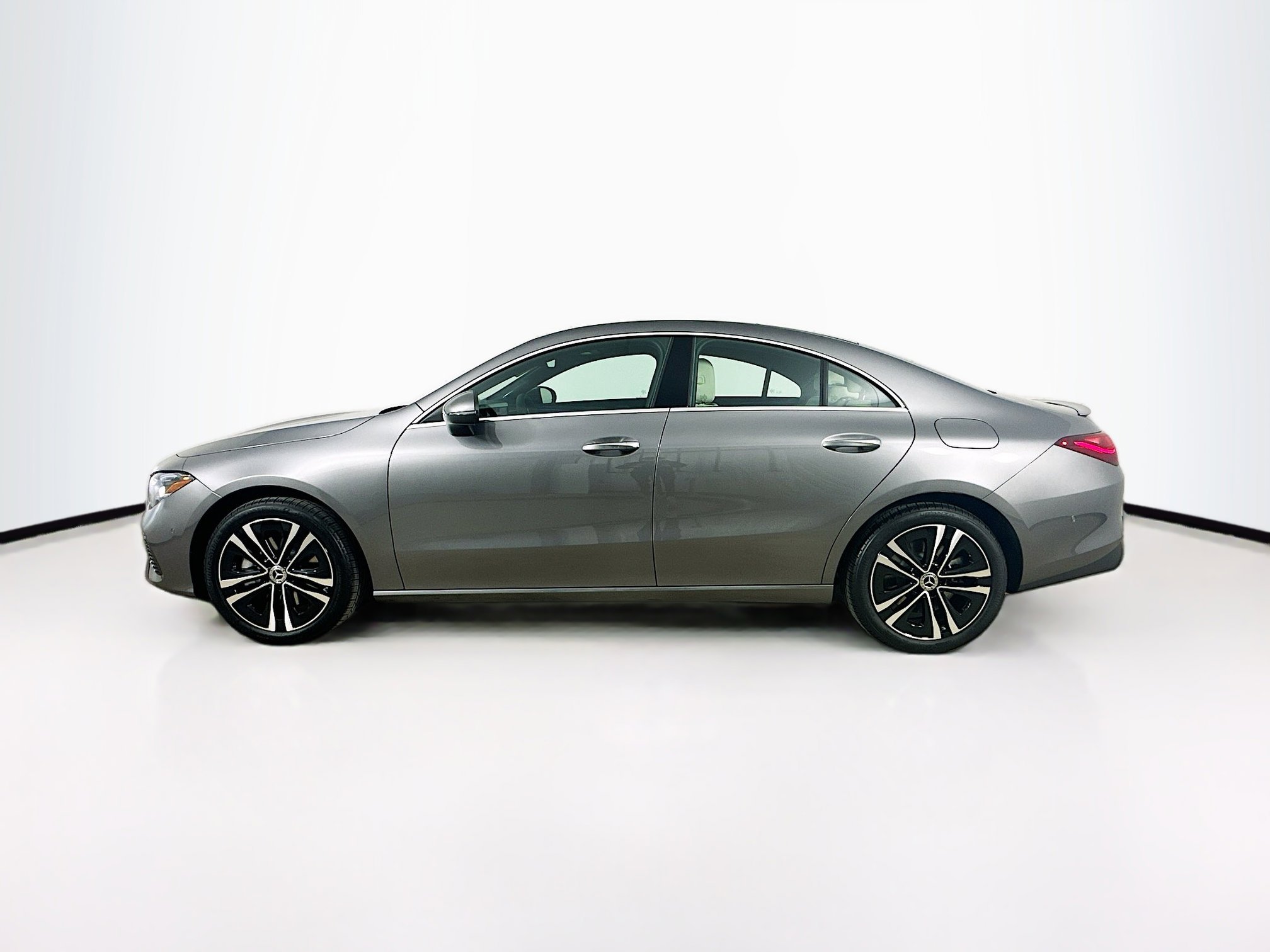 Used 2025 Mercedes-Benz CLA 250 4MATIC image 4