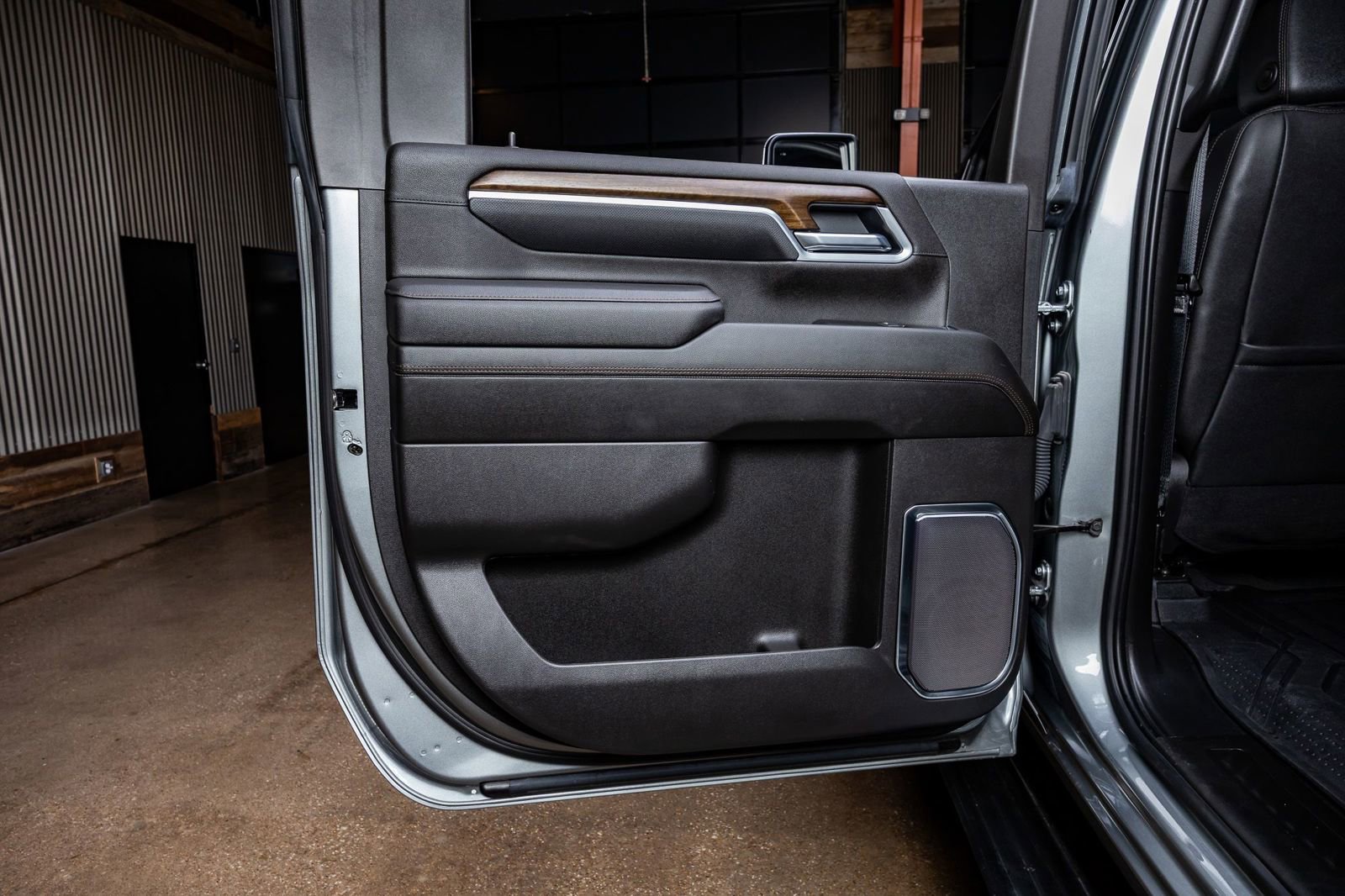 Used 2025 Chevrolet Silverado 2500 High Country w/ Technology Package image 38