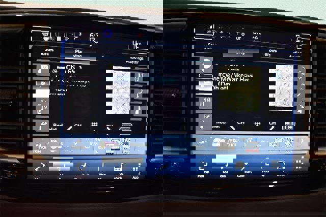 Used 2025 Chrysler Pacifica Select image 27