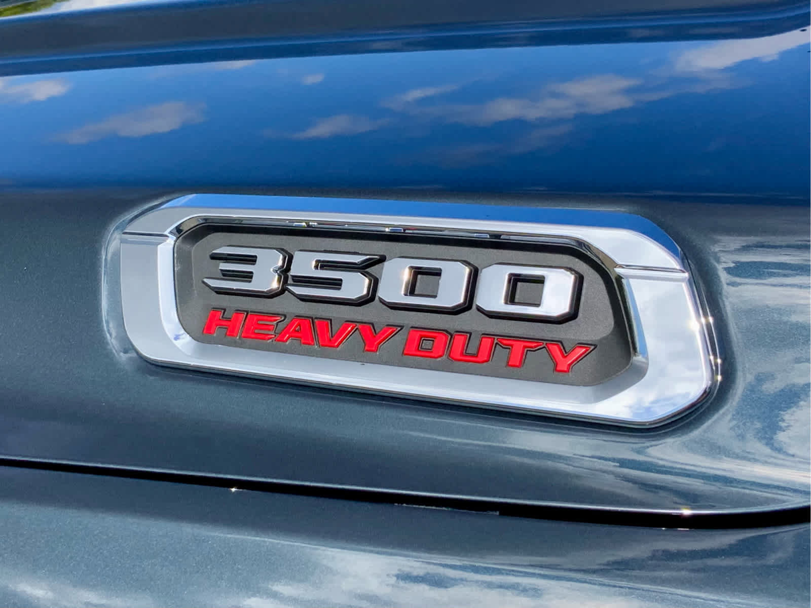 Used 2025 RAM 3500 Laramie AWD/4WD image 19