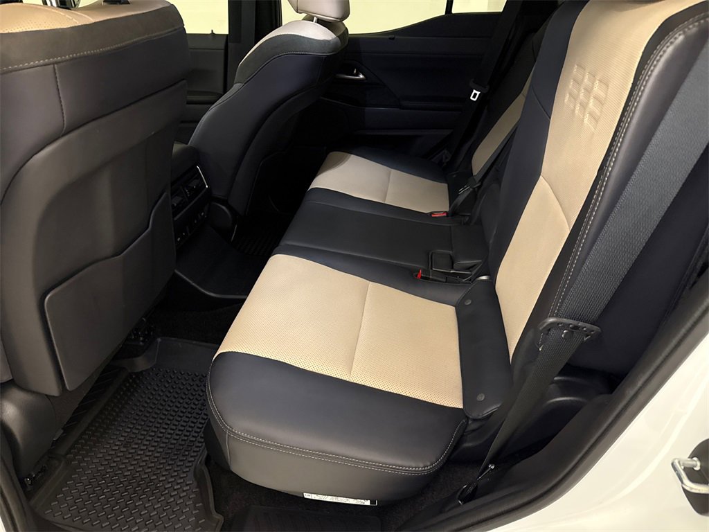 Used 2024 Lexus GX 550 image 17