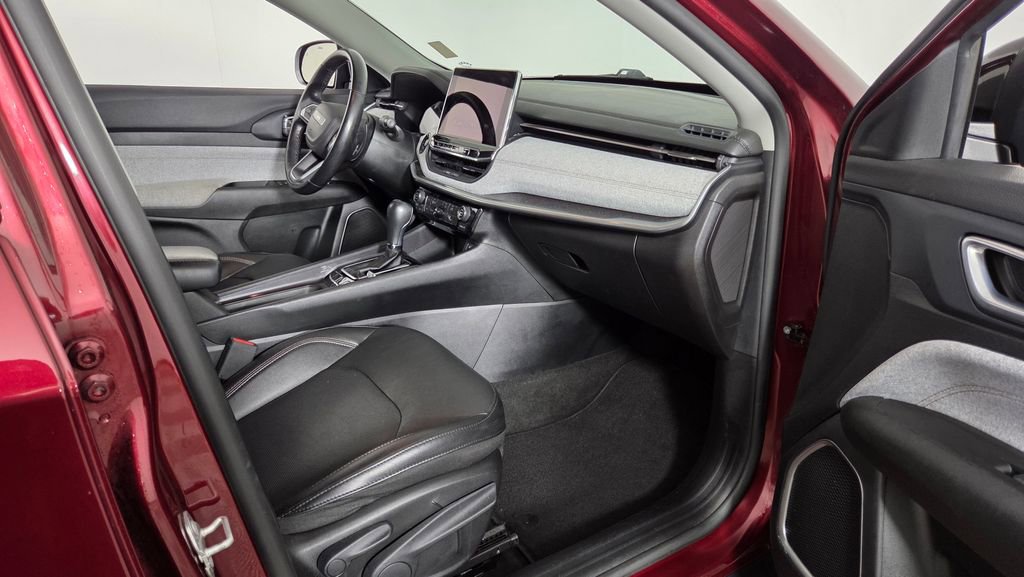 Used 2022 Jeep Compass Latitude AWD/4WD image 33