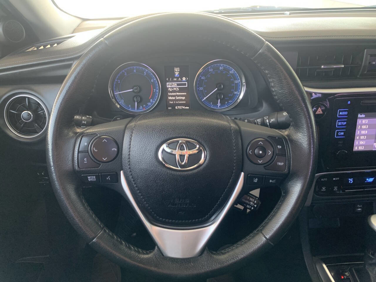 Used 2019 Toyota Corolla SE FWD image 18