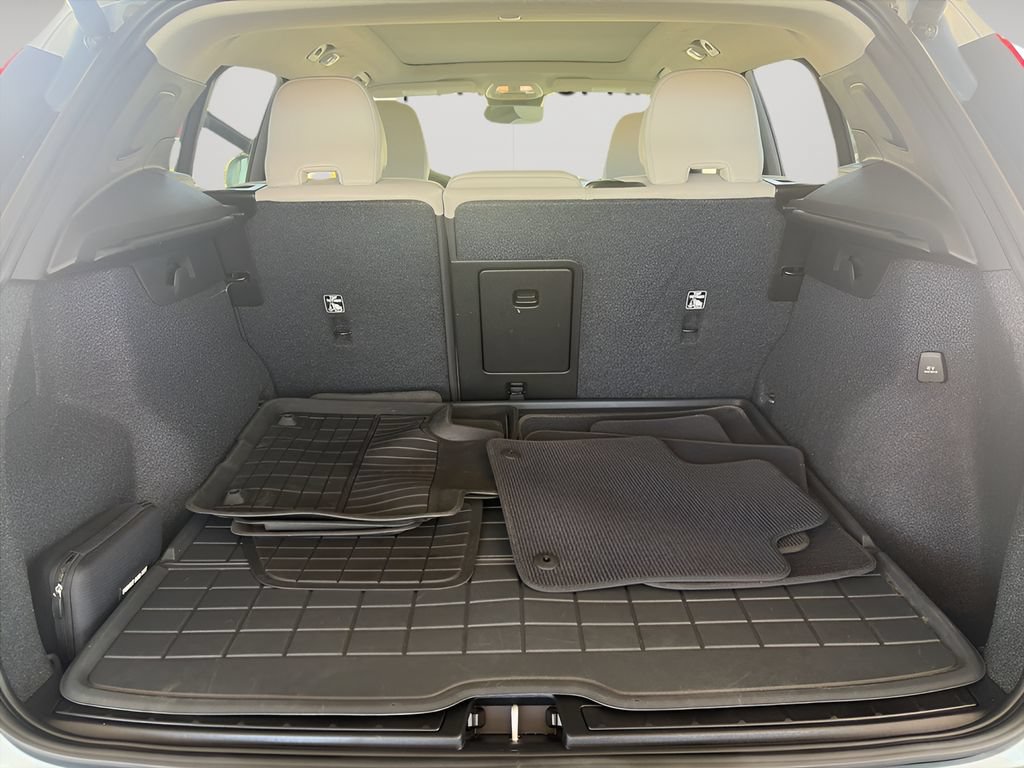 Used 2023 Volvo XC40 B4 Plus w/ Protection Package Premier FWD image 13