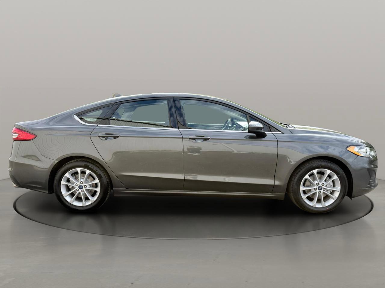 Used 2019 Ford Fusion SE FWD image 8