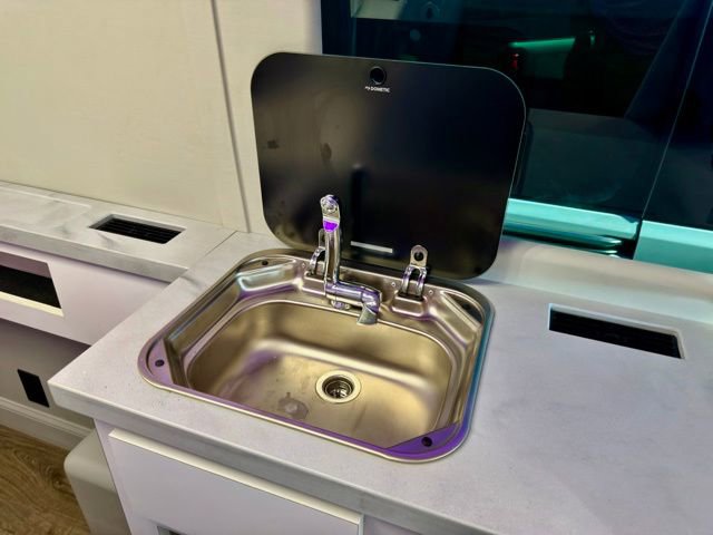 Used 2023 Mercedes-Benz Sprinter 2500 image 18