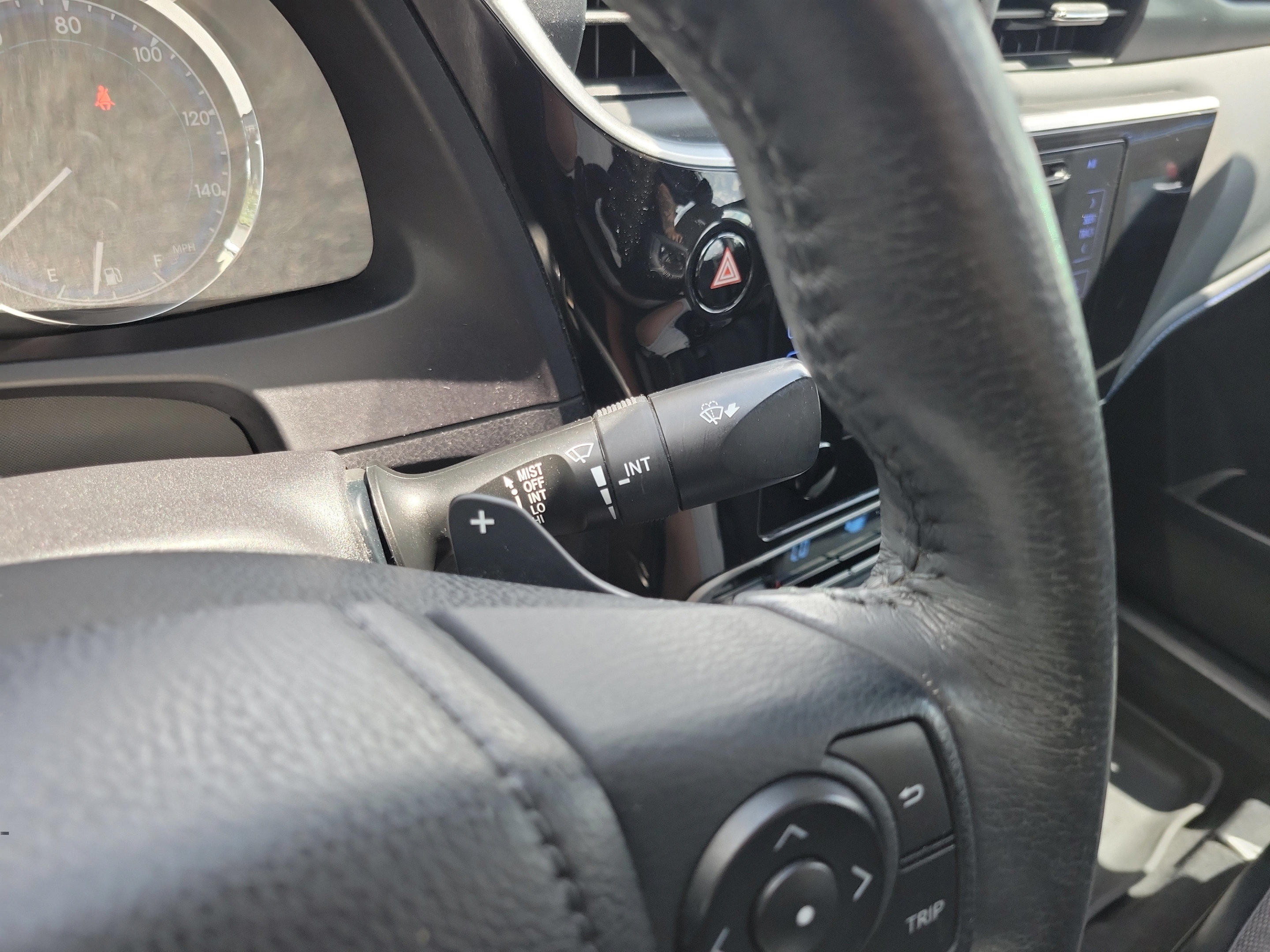 Used 2018 Toyota Corolla SE FWD image 23