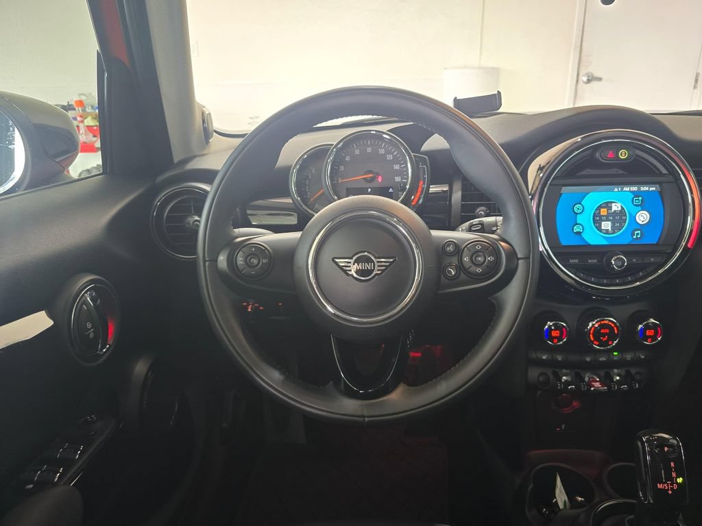 Used 2021 MINI Cooper 4-Door Hardtop w/ Storage Package FWD image 10