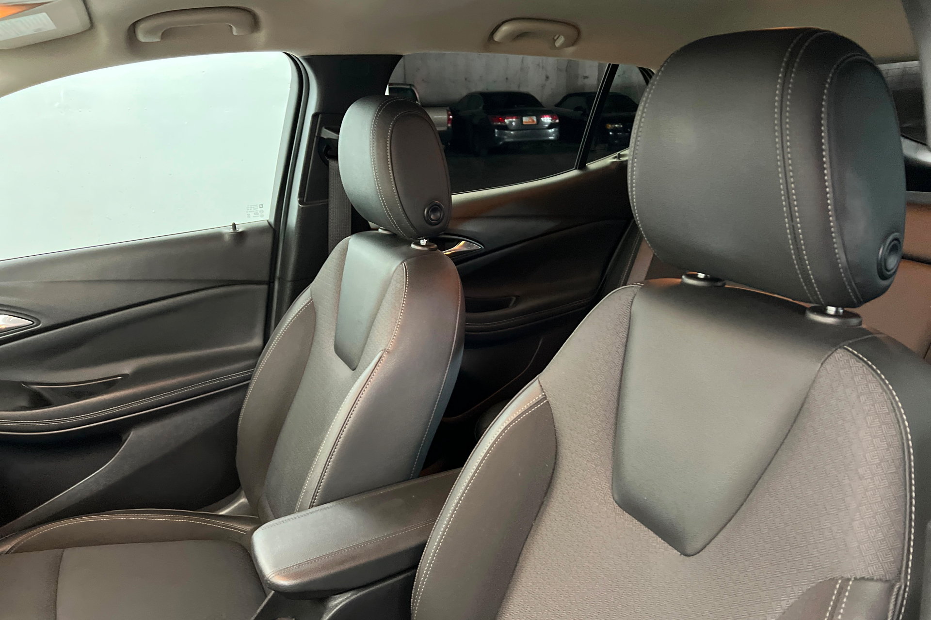 Used 2022 Buick Encore GX Select w/ Sport Touring Package FWD image 17