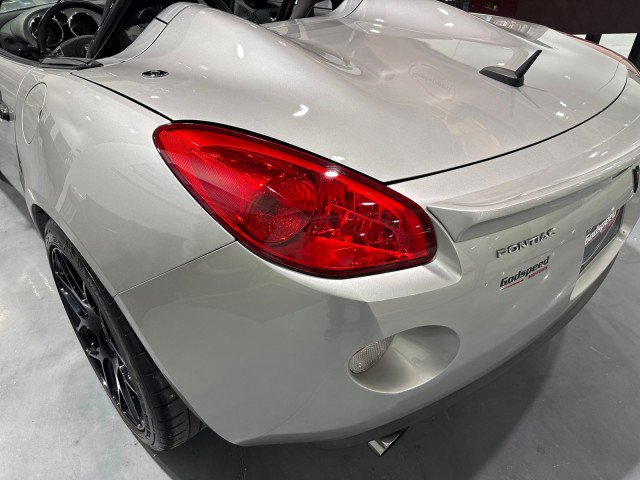 Used 2009 Pontiac Solstice GXP w/ Premium Package RWD image 44