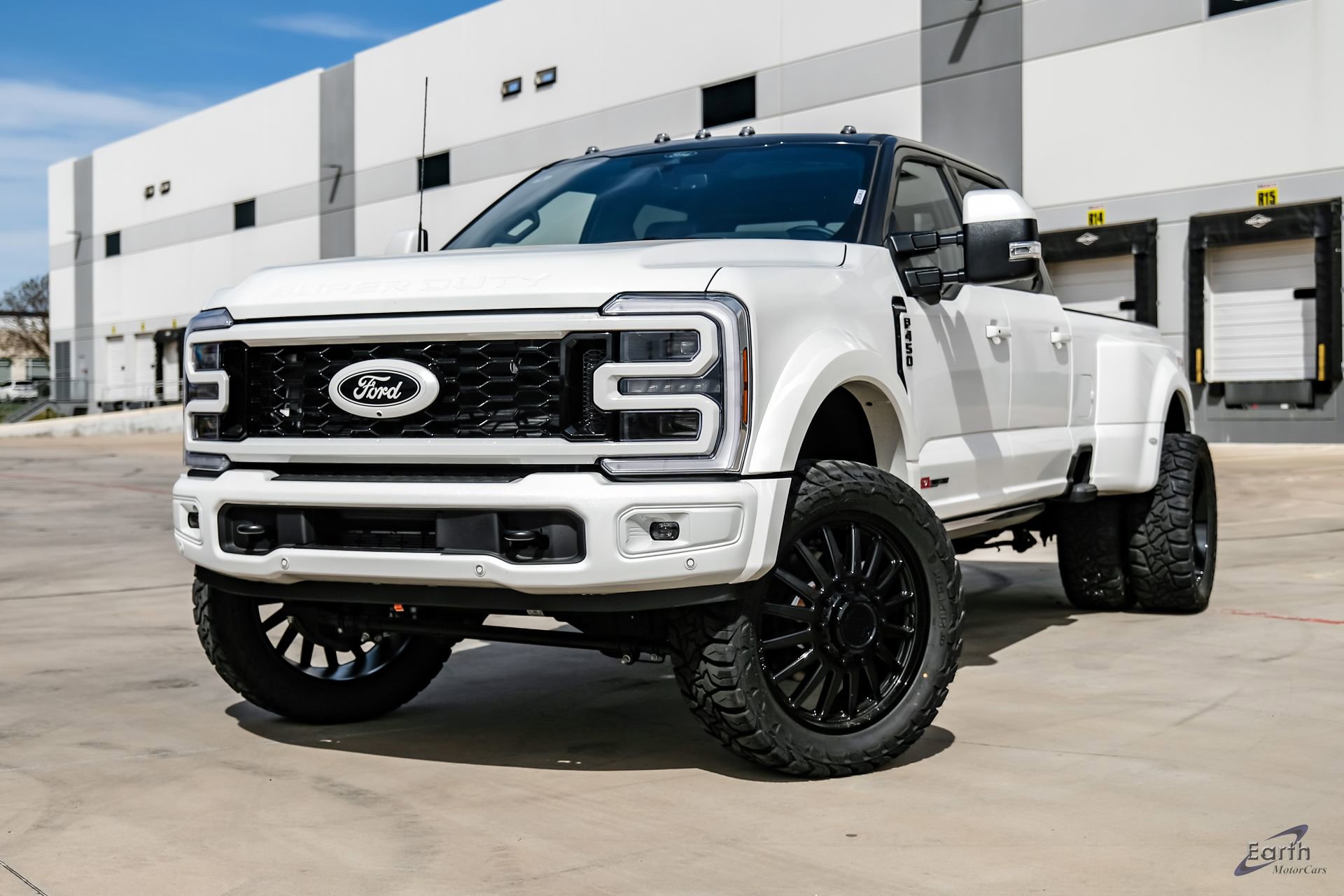 Used 2026 Ford F450 Platinum w/ FX4 Off-Road Package image 4
