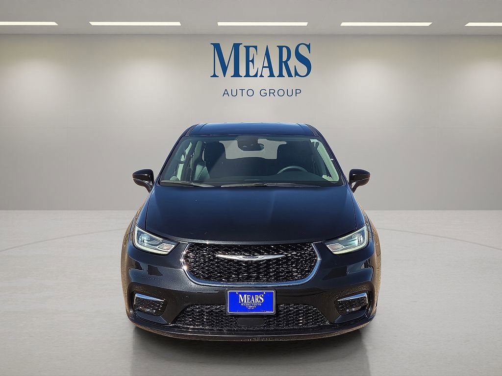 Used 2023 Chrysler Pacifica Touring-L image 8