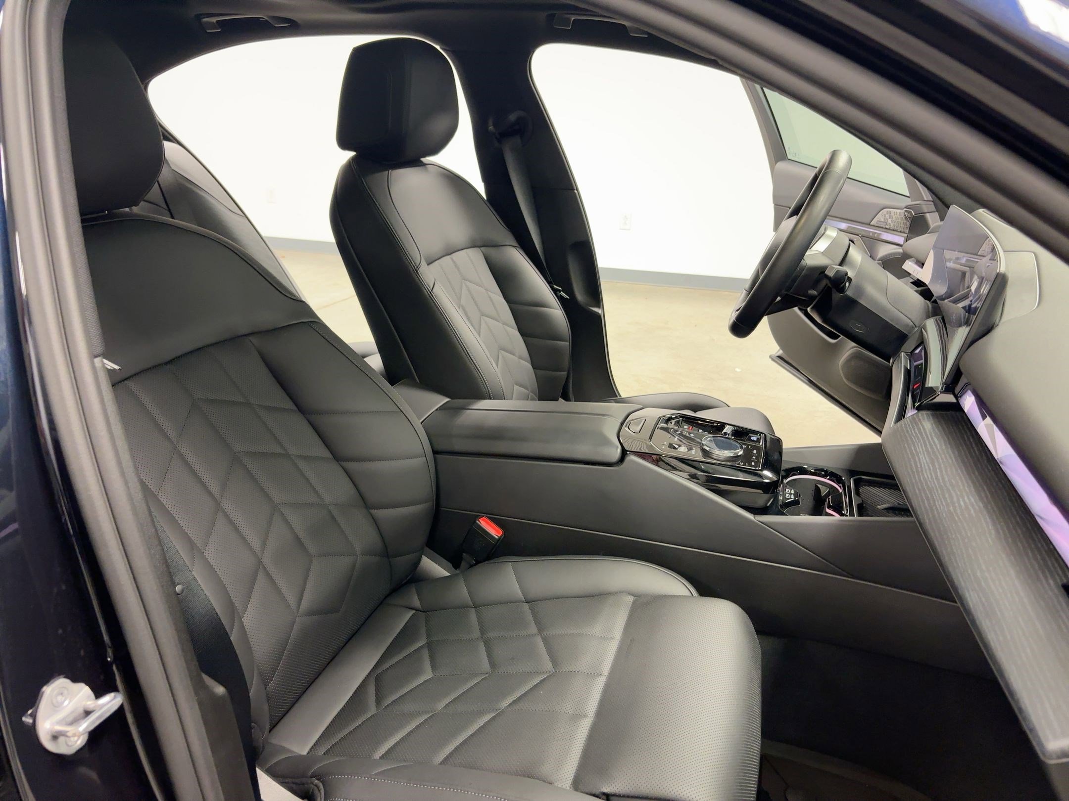 Certified 2025 BMW i5 xDrive40 w/ M Sport Package image 31