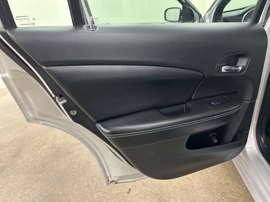 Used 2011 Chrysler 200 Limited image 28