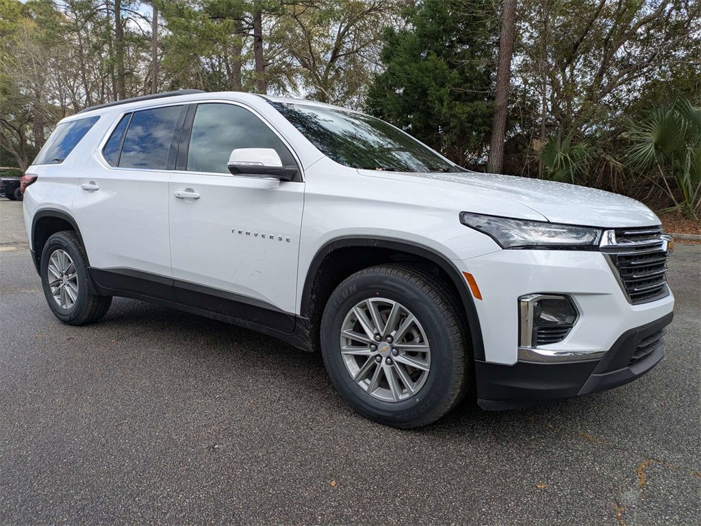 Used 2023 Chevrolet Traverse LT image 2