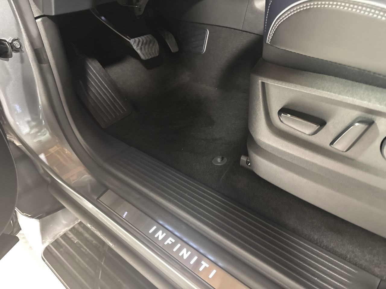 New 2026 INFINITI QX80 Sport w/ Sport Exterior Package image 15