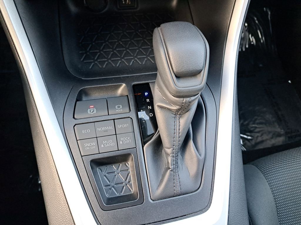 Used 2025 Toyota RAV4 LE image 23