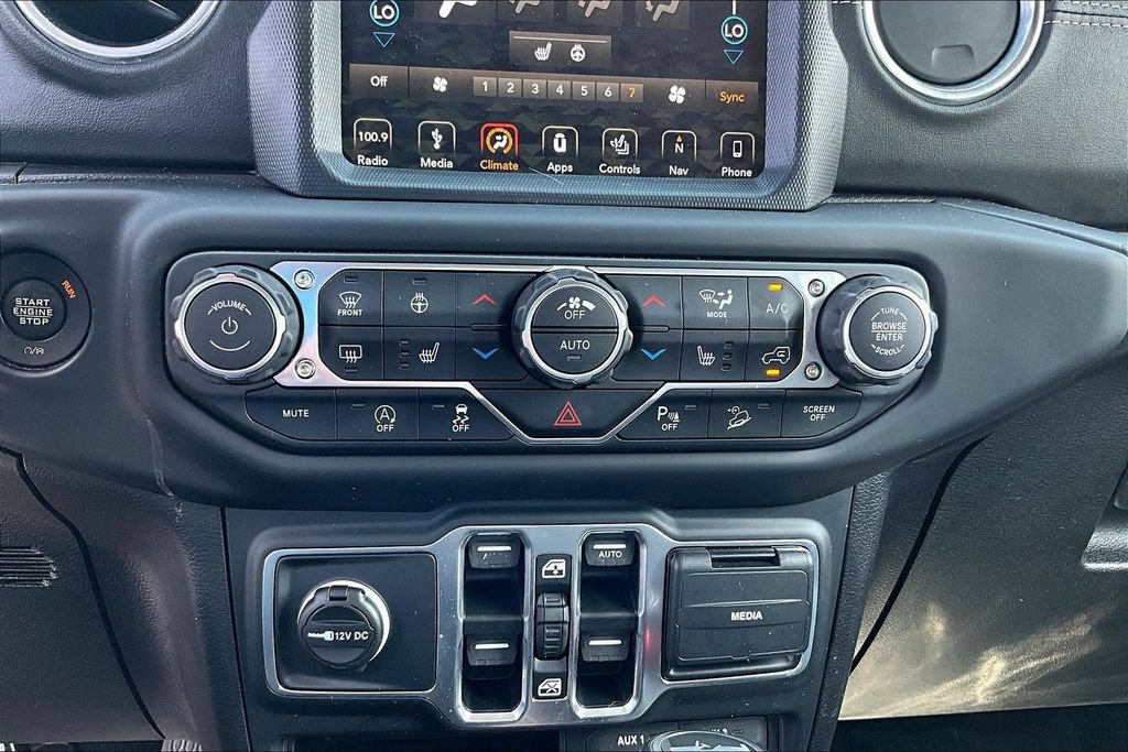 Used 2018 Jeep Wrangler Unlimited Sahara AWD/4WD image 17