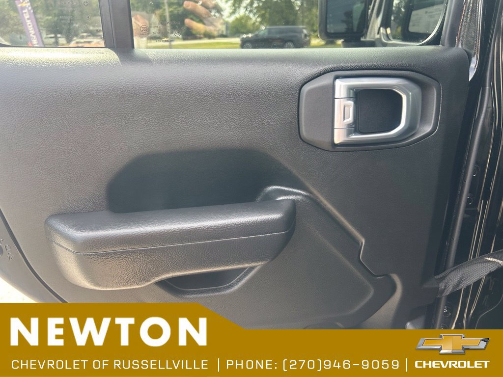 Used 2024 Jeep Wrangler Unlimited Rubicon w/ Technology Group AWD/4WD image 33
