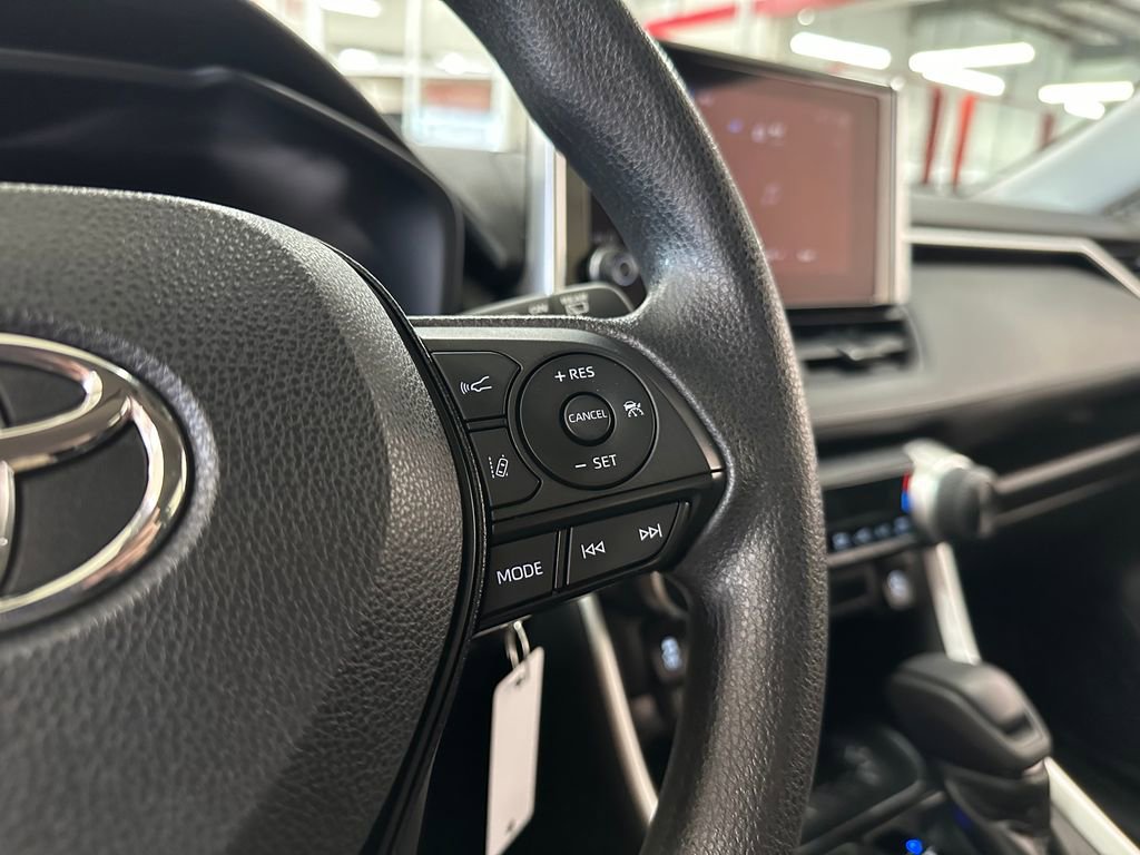 Used 2023 Toyota RAV4 LE AWD/4WD image 17