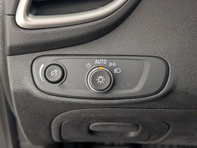 Used 2019 Chevrolet Trax LT w/ LT Convenience Package image 14