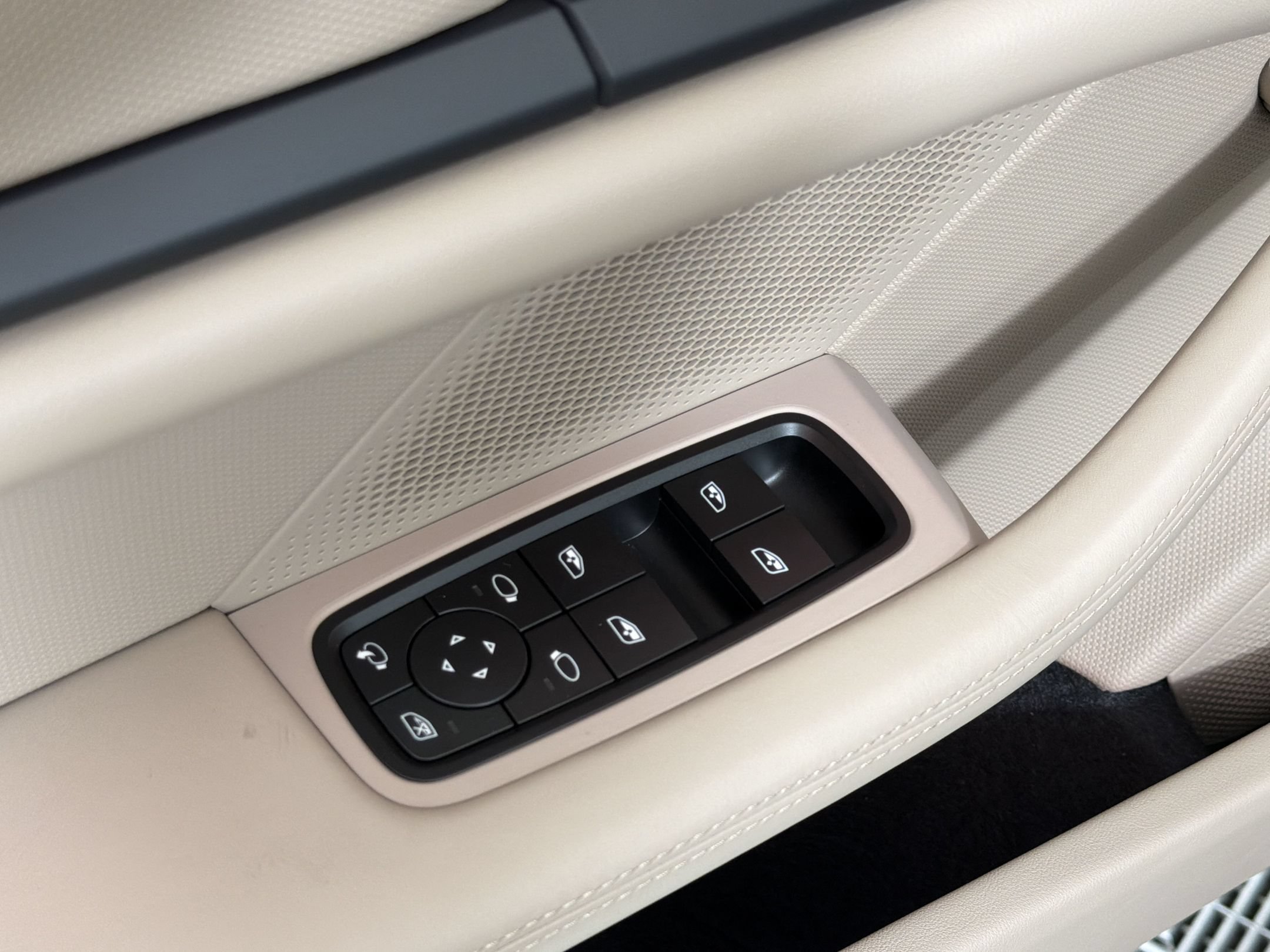 New 2026 Porsche Taycan AWD/4WD image 25