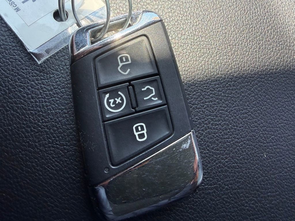 Used 2023 Volkswagen Atlas Cross Sport SEL Premium R-Line image 30