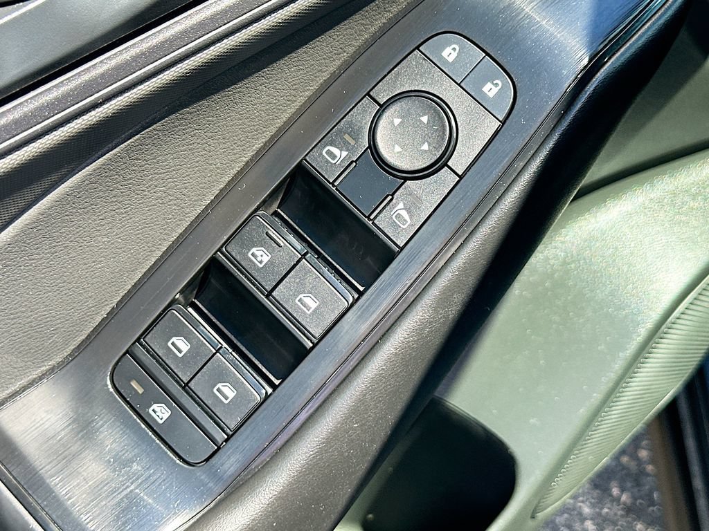 Used 2024 Nissan Rogue S FWD image 17