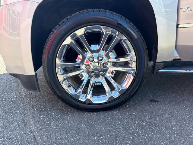 Used 2017 GMC Yukon SLT w/ Premium Edition image 32