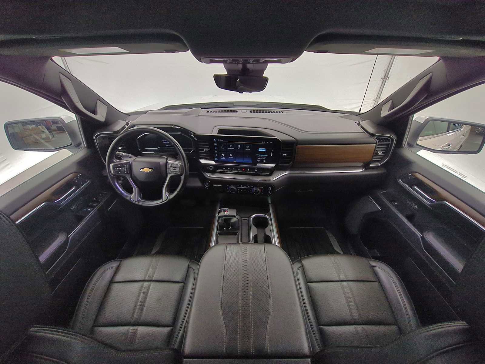 Used 2024 Chevrolet Silverado 1500 High Country w/ High Country Premium Package AWD/4WD image 14