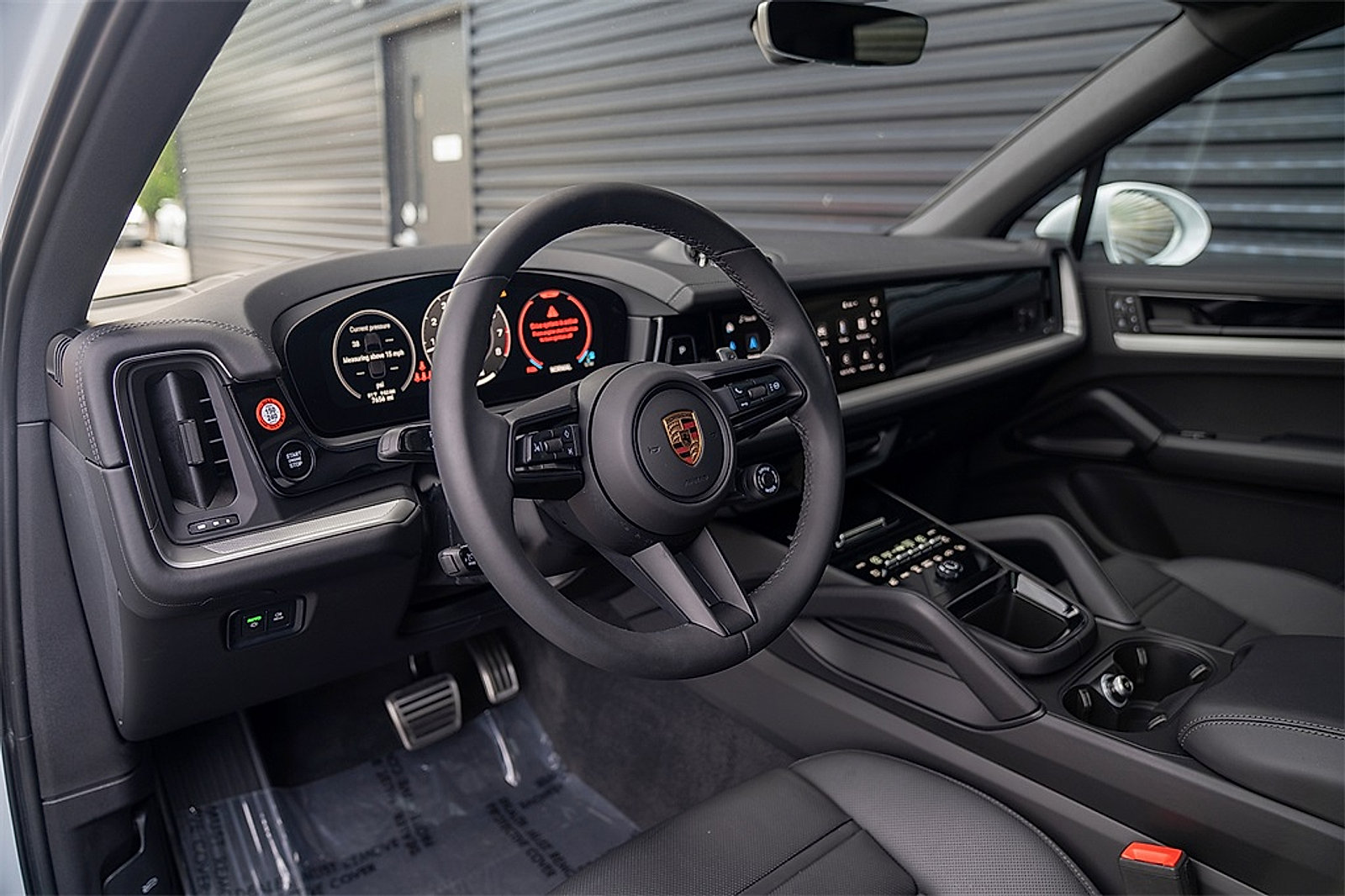 Used 2025 Porsche Cayenne S AWD/4WD image 4