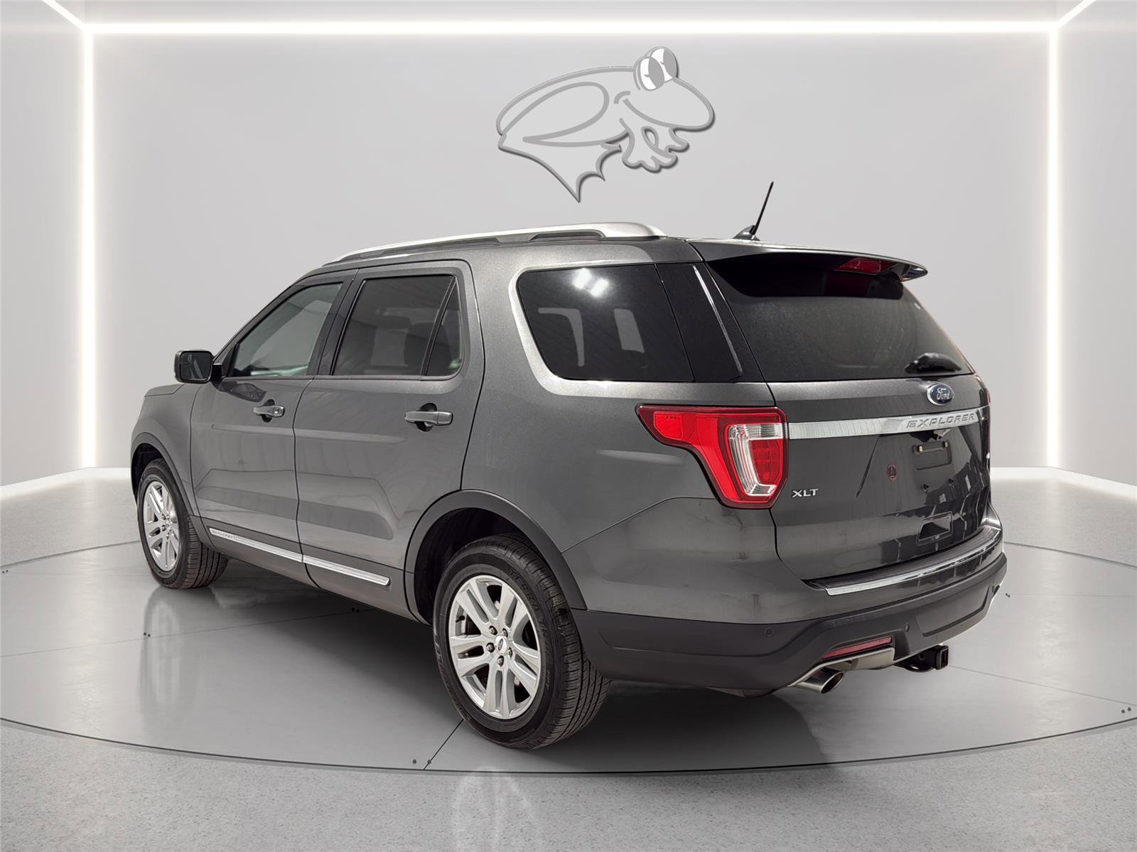 Used 2018 Ford Explorer XLT w/ Equipment Group 201A AWD/4WD image 3